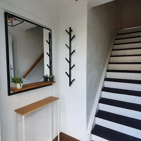 Modern 2.5 Bedroom Duplex Near Messe, Airport, Arena * Dusseldorf