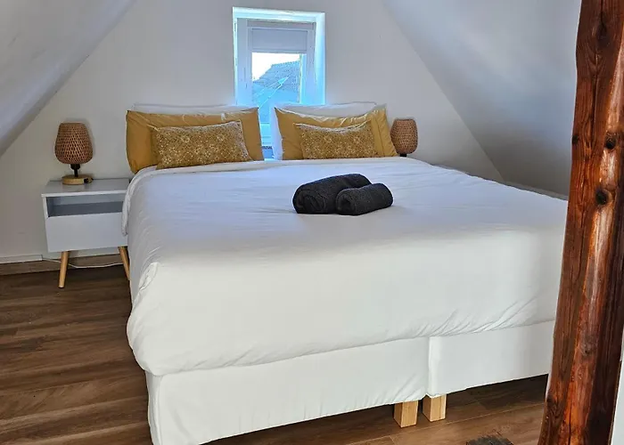 Modern 2.5 Bedroom Duplex Near Messe, Airport, Arena Lägenhet