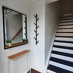 Modern 2.5 Bedroom Duplex Near Messe, Airport, Arena * Düsseldorf