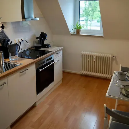 Modern 2.5 Bedroom Duplex Near Messe, Airport, Arena Apartment *